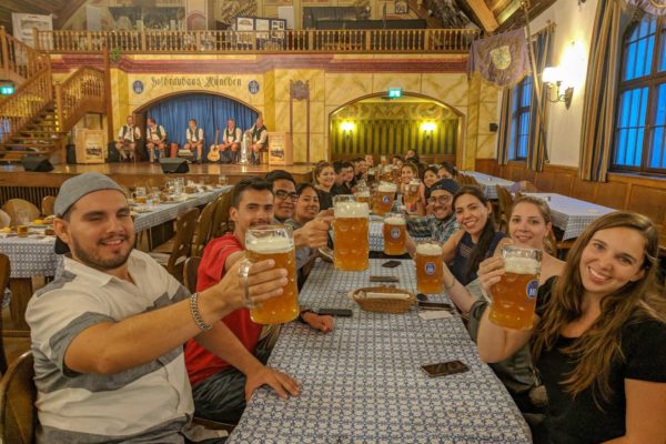 tour a europa para jovenes verano en europa alemania munich cerveceria hofbrauhaus marienplatz fussen‎ castillo de neuschwanstein (6)