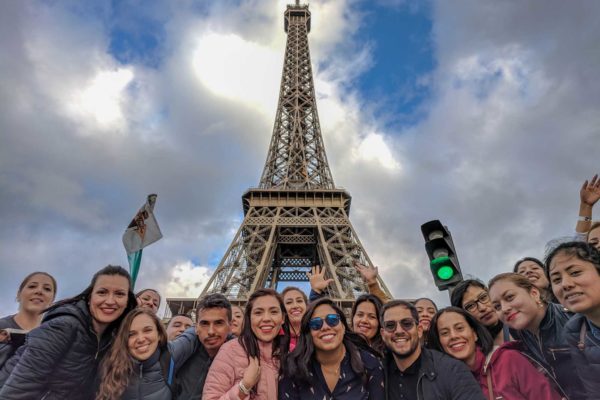 tour a europa para jovenes verano en europa francia paris louvre torre eiffel sagrado corazon moulin rouge notre dame palacio de versalles (6)