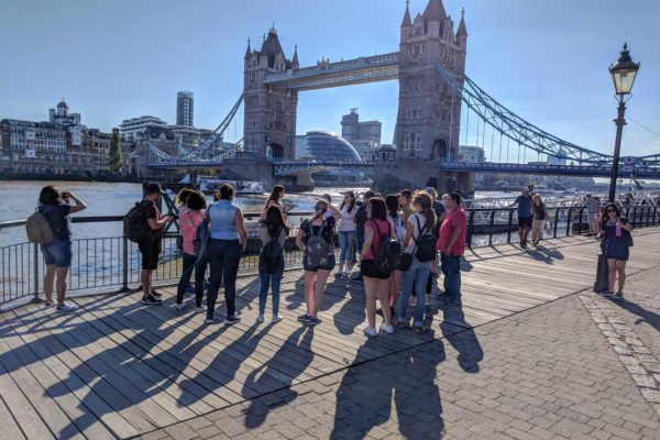 tour a europa para jovenes verano en europa inglaterra londres big ben london eye buckingham puente de torre hyde park (1)