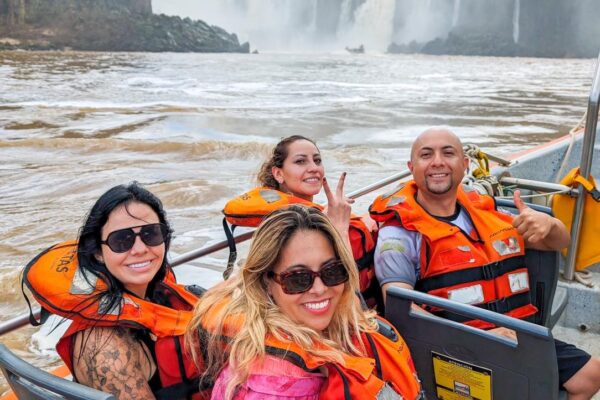 Tour Cataratas Iguazu Argentina para jovenes paquete Cataratas Iguazu argentina viaje Cataratas Iguazu argentina grupo jovenes (1)